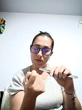 CHARLOTTE 1711 online show from January 17, 2026, 4:39 am