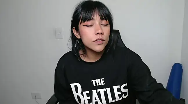 juli love11 online show from January 23, 2025, 10:33 pm