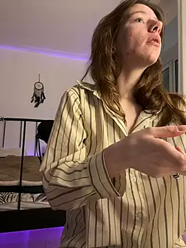 Snapshot of Mary_Leaf chatting on February 1, 2025, 5:37 pm Mary Leaf online show from February 1, 2025, 5:37 pm