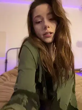 Snapshot of Mary_Leaf chatting on February 6, 2025, 12:22 am Mary Leaf online show from February 6, 2025, 12:22 am