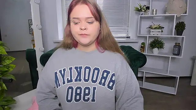 Erica  Alta online show from October 12, 2025, 5:28 am