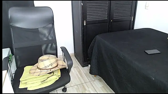 avis lara online show from October 31, 2025, 3:46 pm