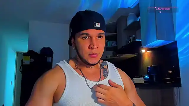 Snapshot of austinoficial chatting on April 17, 2026, 11:41 pm austinoficial online show from April 17, 2026, 11:41 pm