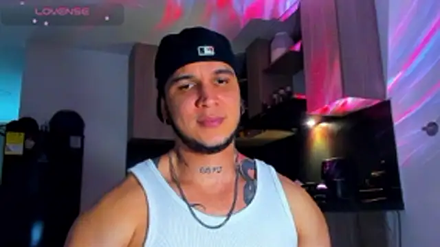 Snapshot of austinoficial chatting on April 22, 2026, 11:17 pm austinoficial online show from April 22, 2026, 11:17 pm