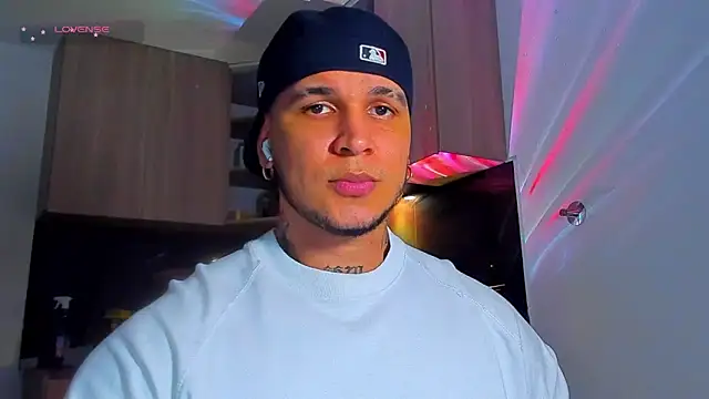 Snapshot of austinoficial chatting on May 11, 2026, 11:24 pm austinoficial online show from May 11, 2026, 11:24 pm