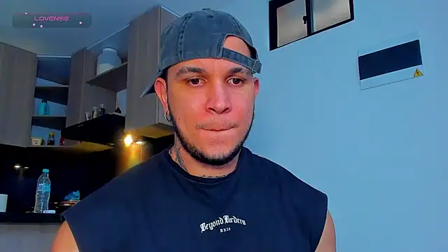 Snapshot of austinoficial chatting on May 25, 2026, 10:05 pm austinoficial online show from May 25, 2026, 10:05 pm