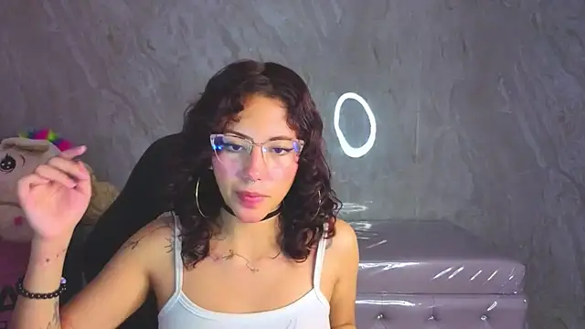 zoe ch  online show from July 10, 2026, 3:11 am