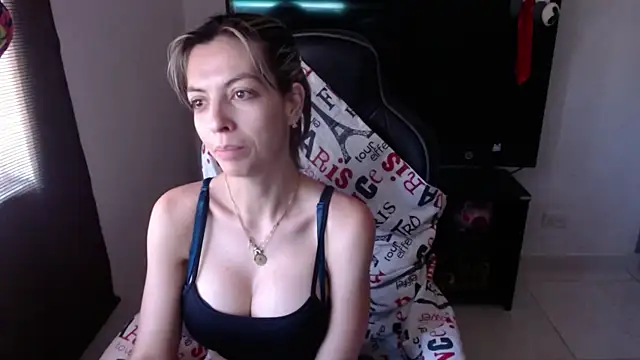 Princezzlove3 online show from January 13, 2025, 6:27 pm