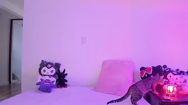 raven  white1 online show from October 29, 2025, 6:53 pm