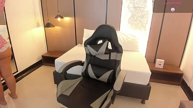 lilly ass  online show from September 12, 2025, 12:27 pm