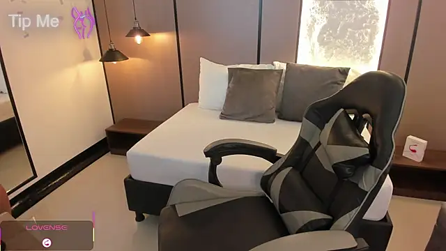 lilly ass  online show from October 9, 2025, 12:25 pm