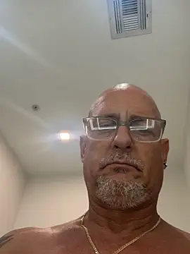 carlospingalinda online show from October 2, 2025, 10:39 pm