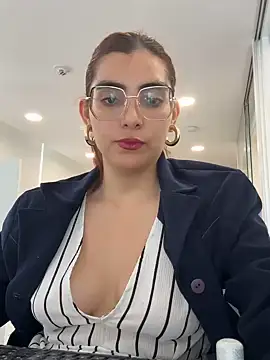 MartinaSooler online show from February 14, 2025, 3:58 pm