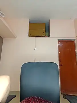 Snapshot of Babbyy_doll chatting on October 15, 2025, 7:58 pm Babbyy doll online show from October 15, 2025, 7:58 pm