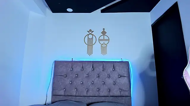 BrigitteRoy  online show from February 27, 2025, 7:04 pm