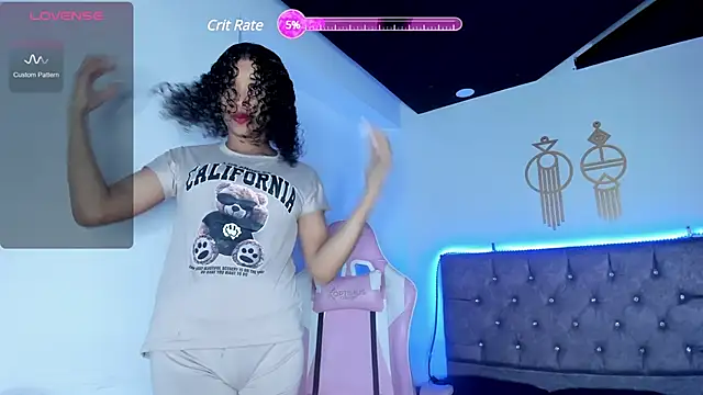 BrigitteRoy  online show from March 7, 2025, 7:05 pm