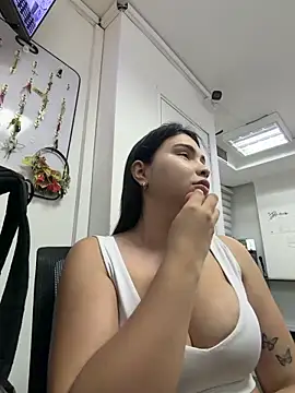 Aitana Hilton  online show from December 20, 2025, 11:50 am