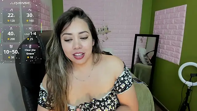 zahra Jalid online show from November 13, 2025, 10:30 pm