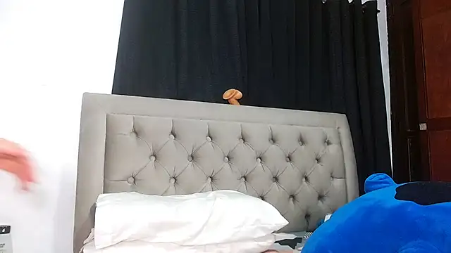 sweethoneytsx online show from September 28, 2025, 9:53 pm