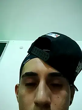 Latinos 2001 online show from January 23, 2025, 8:24 pm