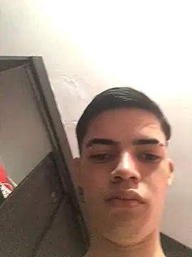 Latinos 2001 online show from November 6, 2025, 1:56 pm