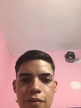 Latinos 2001 online show from December 5, 2025, 2:42 am