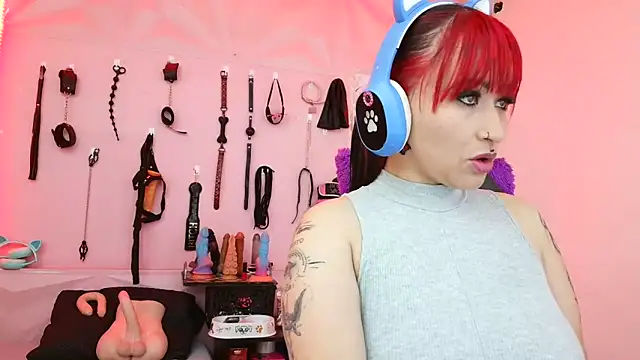 Snapshot of LucyHeartfiliaa chatting on September 18, 2025, 12:01 am LucyHeartfiliaa online show from September 18, 2025, 12:01 am