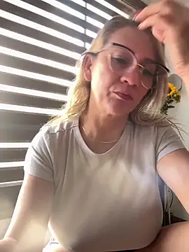 AtheneaRusell online show from December 19, 2025, 7:10 pm