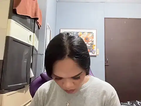 SophiaCourthaway online show from September 30, 2025, 4:12 pm