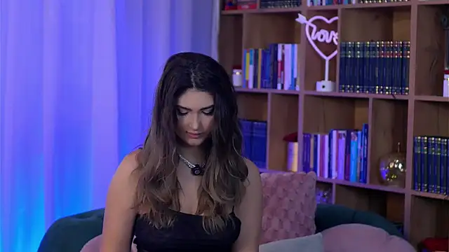 Snapshot of SarahPeach8 chatting on January 7, 2026, 1:41 am SarahPeach8 online show from January 7, 2026, 1:41 am