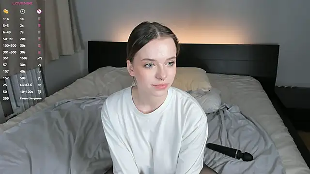 MonaClive online show from February 8, 2025, 12:50 pm