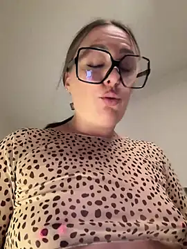 Snapshot of Megan_off chatting on June 11, 2026, 7:06 am Megan off online show from June 11, 2026, 7:06 am