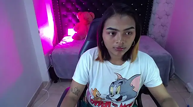 madelein m online show from January 28, 2025, 4:52 pm