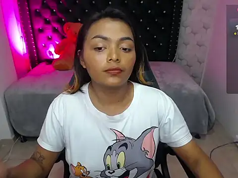 madelein m online show from February 21, 2025, 7:43 pm