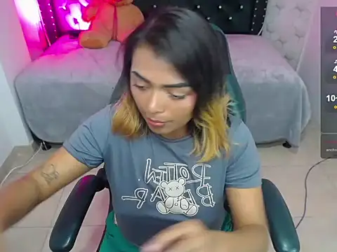 madelein m online show from February 24, 2025, 10:25 pm