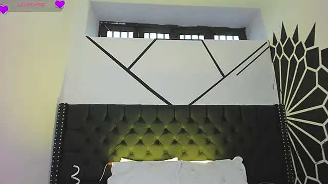 Snapshot of EthaanCox chatting on September 21, 2025, 8:32 pm EthaanCox online show from September 21, 2025, 8:32 pm