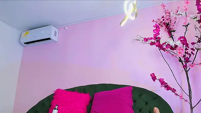 scarlette69 online show from February 18, 2025, 11:41 pm