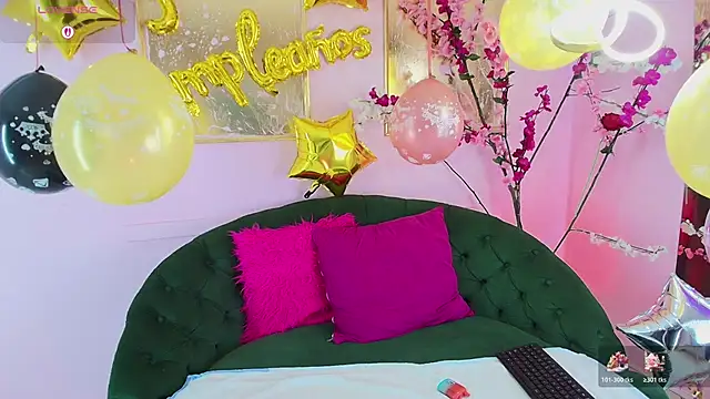 scarlette69 online show from December 22, 2025, 8:39 pm