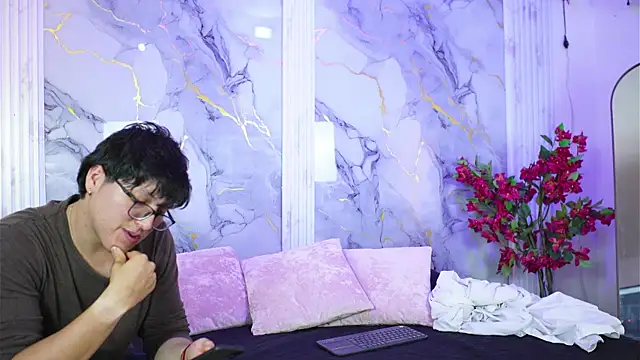 vanilla hot online show from September 19, 2025, 7:58 pm