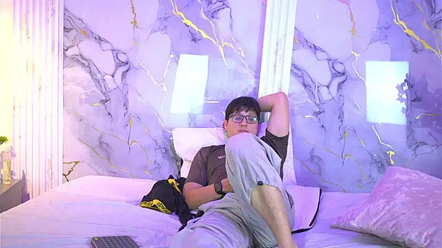 vanilla hot online show from October 12, 2025, 7:24 pm