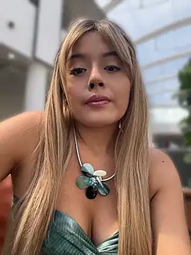 monicavictoria1301 online show from June 4, 2026, 2:34 pm