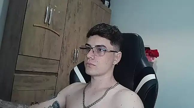 Snapshot of Dyllan__ chatting on January 21, 2025, 9:57 pm Dyllan online show from January 21, 2025, 9:57 pm