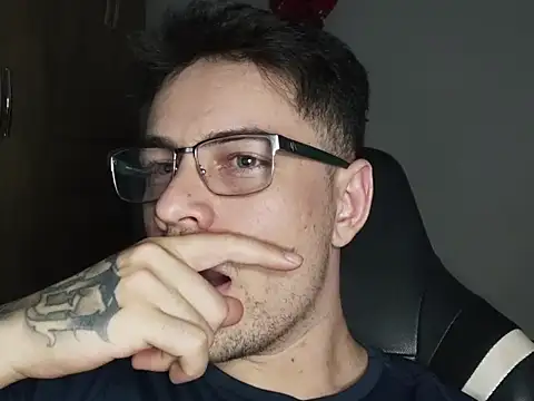 Snapshot of Dyllan__ chatting on October 11, 2025, 2:33 am Dyllan online show from October 11, 2025, 2:33 am