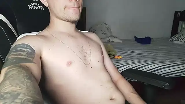 Snapshot of Dyllan__ chatting on October 16, 2025, 10:00 pm Dyllan online show from October 16, 2025, 10:00 pm