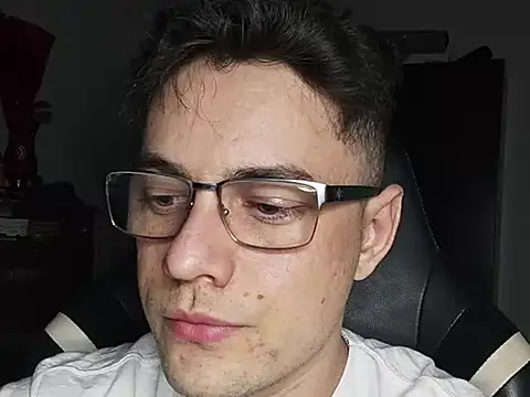 Snapshot of Dyllan__ chatting on October 21, 2025, 2:56 am Dyllan online show from October 21, 2025, 2:56 am