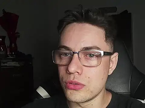 Snapshot of Dyllan__ chatting on October 22, 2025, 2:56 am Dyllan online show from October 22, 2025, 2:56 am