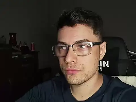 Snapshot of Dyllan__ chatting on October 28, 2025, 1:53 am Dyllan online show from October 28, 2025, 1:53 am