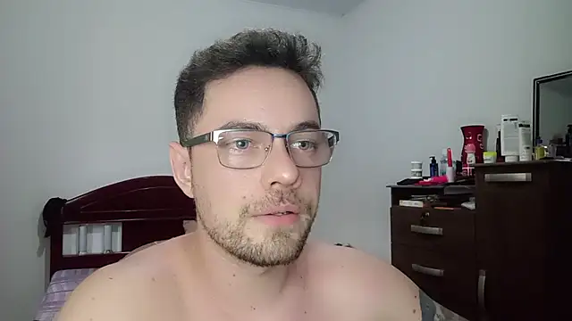 Snapshot of Dyllan__ chatting on June 4, 2026, 7:09 pm Dyllan online show from June 4, 2026, 7:09 pm
