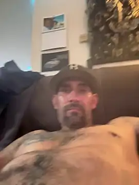 Snapshot of hornycouple818 chatting on February 7, 2025, 6:03 am hornycouple818 online show from February 7, 2025, 6:03 am