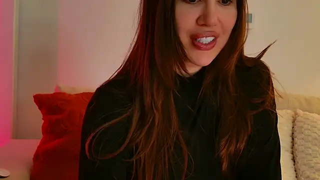 Snapshot of GoddessRoxana chatting on December 18, 2025, 1:17 pm GoddessRoxana online show from December 18, 2025, 1:17 pm